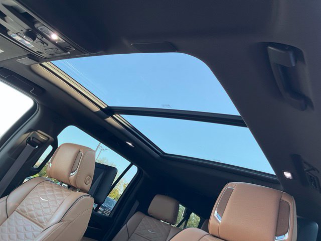 Used 2021 Cadillac Escalade ESV Premium Luxury w/ LPO, Radiant Package AWD/4WD image 20