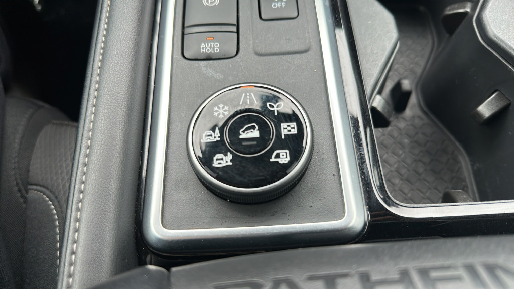 Used 2025 Nissan Pathfinder SV AWD/4WD image 19