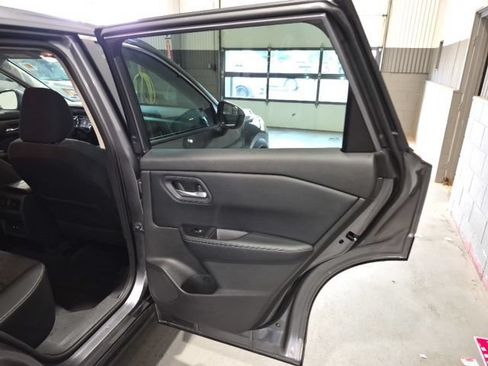 Used 2024 Nissan Rogue SV FWD image 21