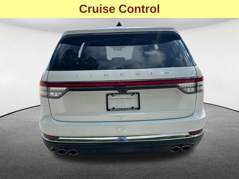 Used 2025 Lincoln Aviator AWD image 11