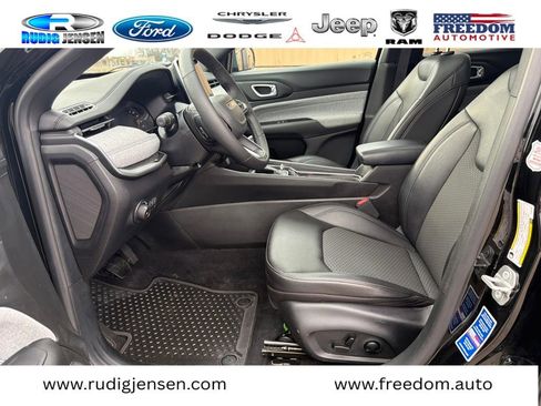 Used 2025 Jeep Compass Latitude w/ Sun & Sound Group image 10