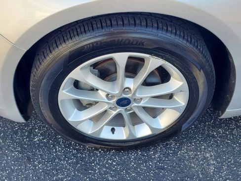 Used 2019 Ford Fusion SE image 4