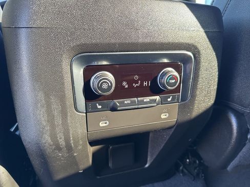 Used 2024 Chevrolet Suburban Premier image 23