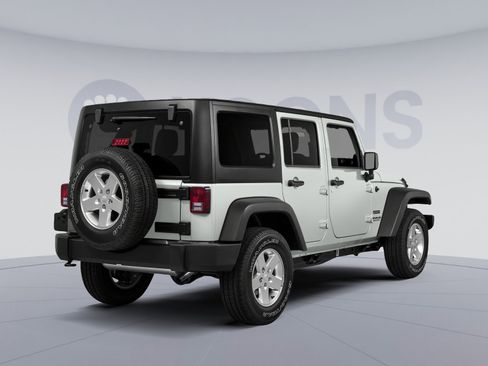 Used 2016 Jeep Wrangler Unlimited Sahara image 2