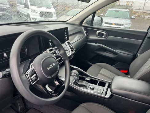 Used 2023 Kia Sorento LX image 35