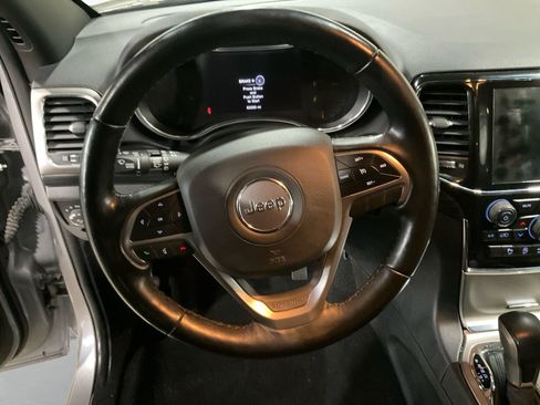 Used 2021 Jeep Grand Cherokee Laredo X image 12