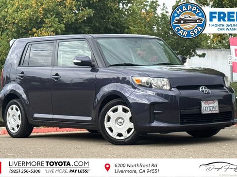 Used 2012 Scion xB FWD image 1