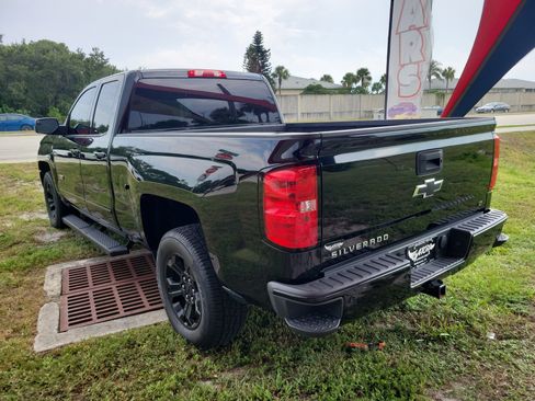 Used 2018 Chevrolet Silverado 1500 LT w/ Midnight Edition AWD/4WD image 3
