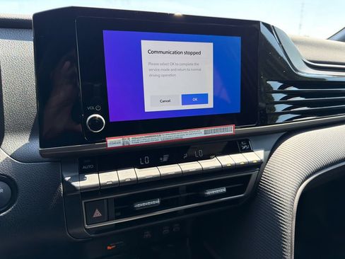 New 2026 Toyota Camry Hybrid FWD image 33