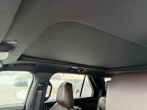 Used 2025 Ford Explorer Platinum AWD/4WD image 23