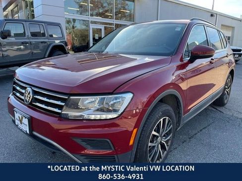 Certified 2020 Volkswagen Tiguan SE w/ Panoramic Sunroof Package image 2