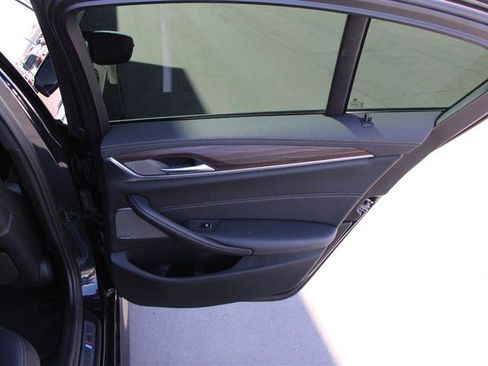 Used 2021 BMW M550i xDrive AWD/4WD image 25