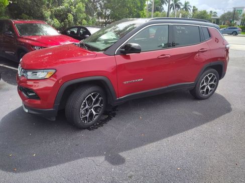 Used 2025 Jeep Compass Limited AWD/4WD image 1