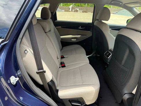 Used 2019 Kia Sorento LX image 19