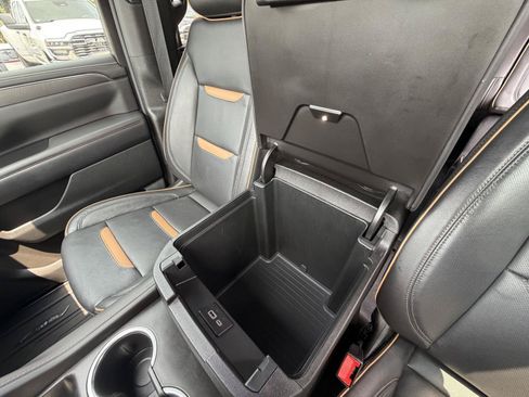 Used 2024 GMC Yukon AT4 w/ Technology Package AWD/4WD image 14
