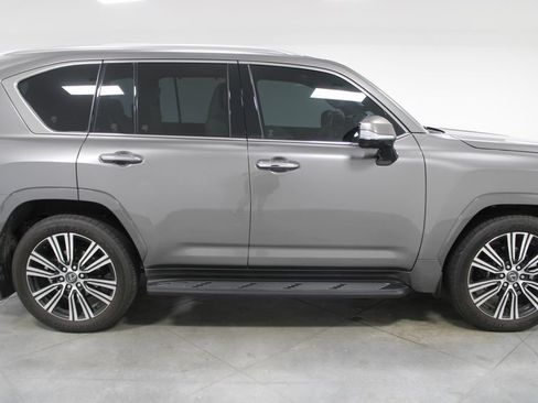Used 2024 Lexus LX 600 4WD w/ Luxury Package image 11