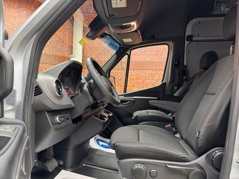 Used 2025 Mercedes-Benz Sprinter 3500 image 23