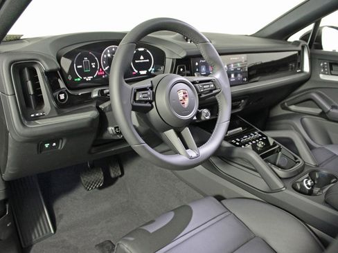 New 2026 Porsche Cayenne E-Hybrid Coupe image 4