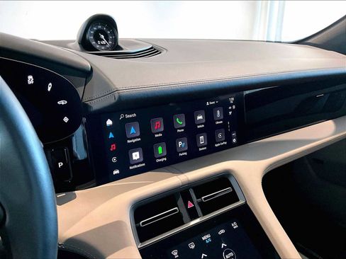 Used 2025 Porsche Taycan image 19