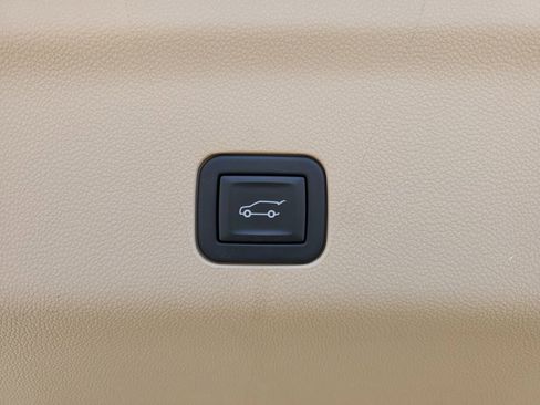 Used 2023 Cadillac Escalade ESV Premium Luxury w/ LPO, Radiant Package AWD/4WD image 32