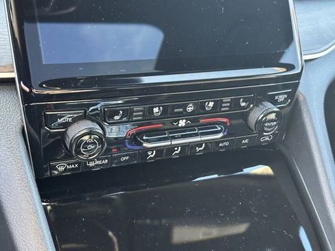 New 2025 Jeep Grand Cherokee Limited image 26