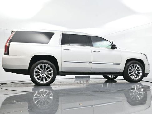Used 2017 Cadillac Escalade ESV Luxury image 57