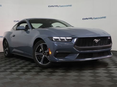 Used 2024 Ford Mustang Coupe image 2