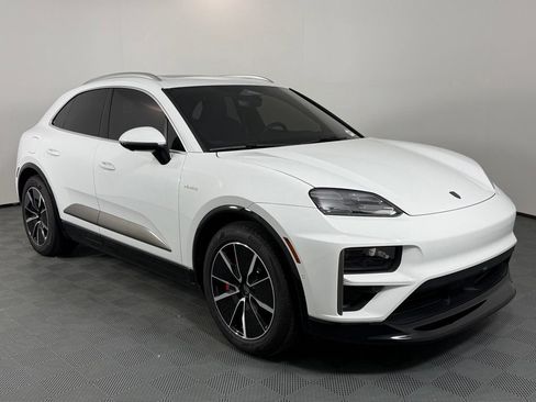 Certified 2025 Porsche Macan Turbo Electric AWD/4WD image 8