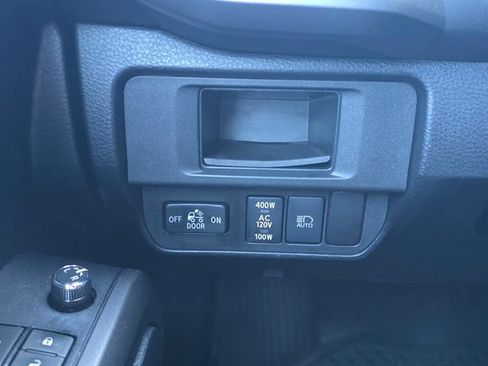 Used 2018 Toyota Tacoma TRD Off-Road w/ Technology Package AWD/4WD image 29