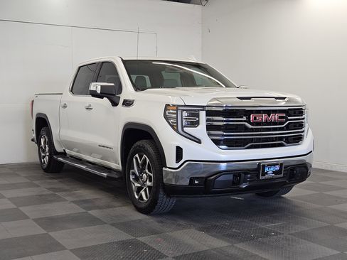 Used 2022 GMC Sierra 1500 SLT image 2
