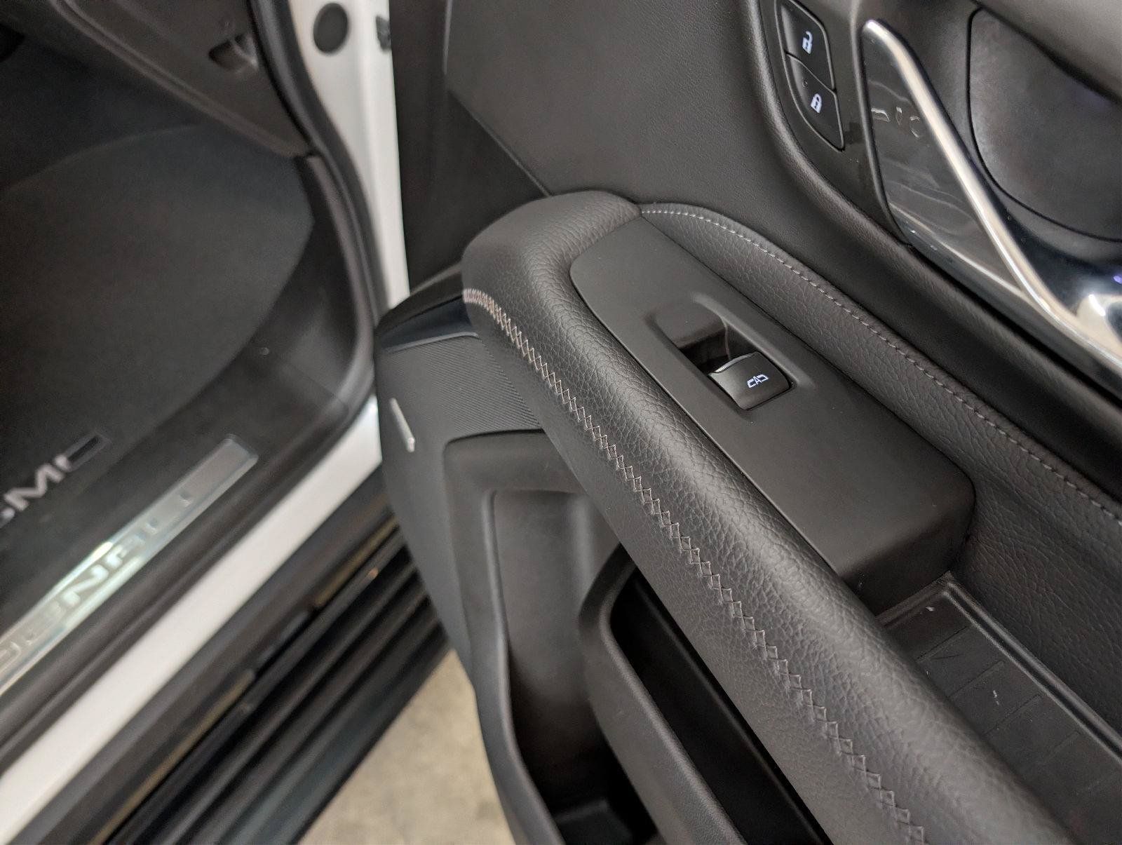 Used 2023 GMC Yukon Denali w/ Advanced Technology Package AWD/4WD image 30