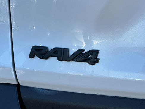 Certified 2022 Toyota RAV4 XLE Premium FWD image 27