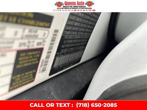 Used 2018 Land Rover Range Rover Velar R-Dynamic SE AWD/4WD image 28