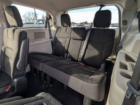 Used 2019 Dodge Grand Caravan SE image 5