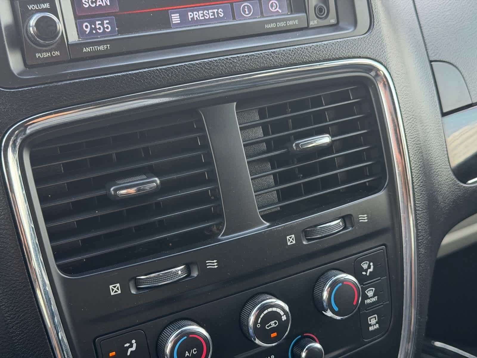 Used 2019 Dodge Grand Caravan SXT FWD image 17