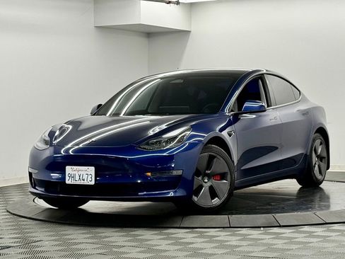 Used 2023 Tesla Model 3 Standard Range image 2