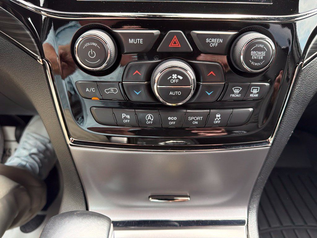 Used 2021 Jeep Grand Cherokee Limited X AWD/4WD image 36