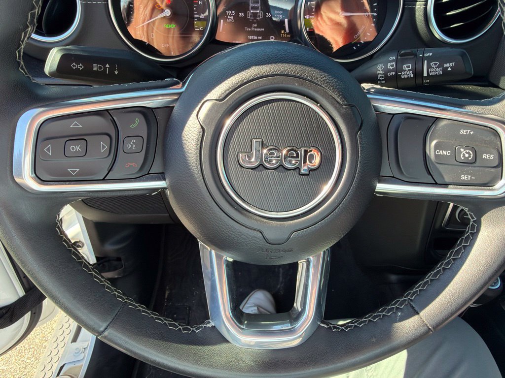 Used 2023 Jeep Wrangler Unlimited Sahara AWD/4WD image 14