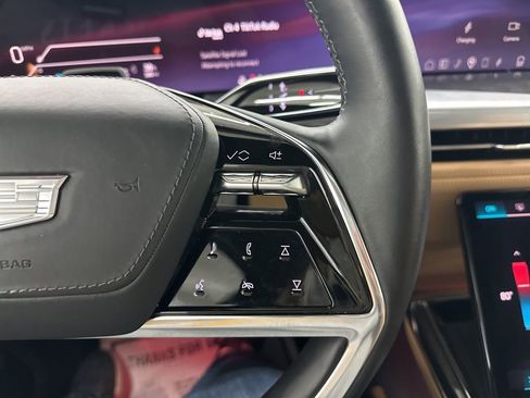 Used 2025 Cadillac Escalade IQ Luxury 2 image 35