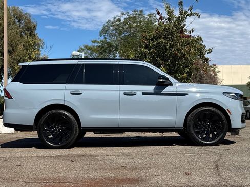 New 2025 Lincoln Navigator Reserve w/ Jet Appearance Package image 4