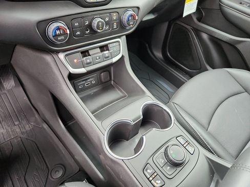 New 2024 GMC Terrain SLT w/ Elevation Edition image 19