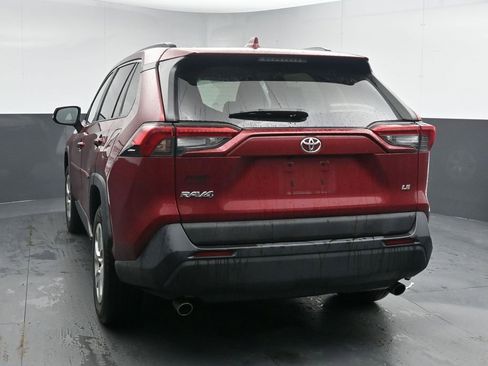 Used 2019 Toyota RAV4 LE image 6