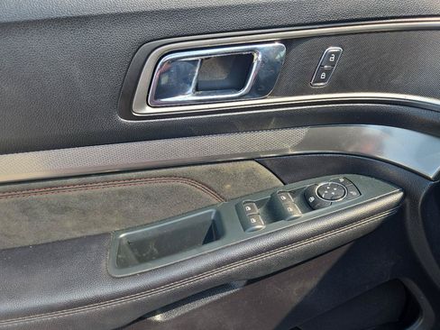 Used 2019 Ford Explorer XLT w/ Equipment Group 202A FWD image 7