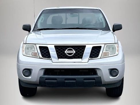 Used 2012 Nissan Frontier SV image 3