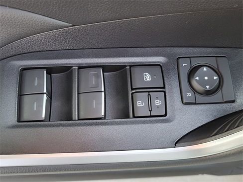 Used 2025 Toyota RAV4 XLE image 20