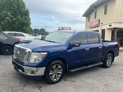 Used 2019 Nissan Titan SV w/ SV Convenience Package AWD/4WD image 9