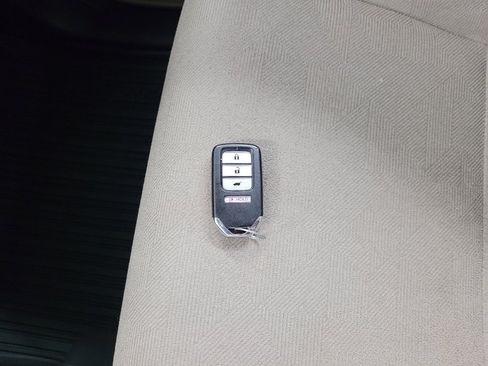Used 2019 Honda Pilot LX image 32