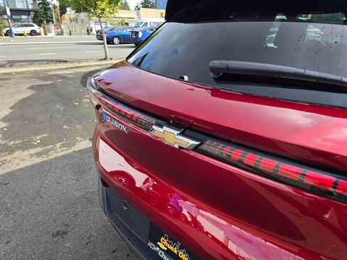 New 2026 Chevrolet Equinox EV LT image 15