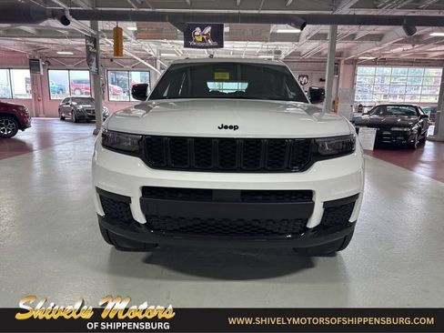 New 2025 Jeep Grand Cherokee L Altitude image 8