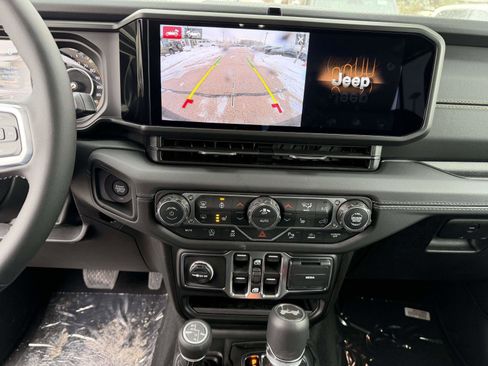 New 2026 Jeep Wrangler Unlimited Sahara AWD/4WD image 13